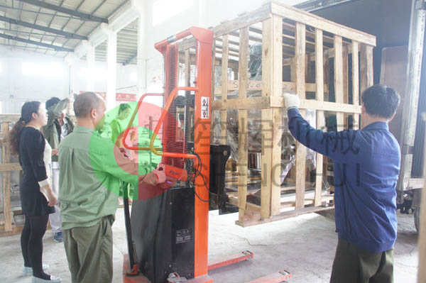 海南DML食品公司在我公司訂購一系列肉類加工機(jī)械