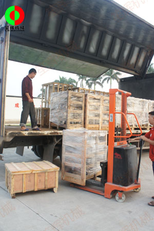 越南經(jīng)銷客戶訂購的魚蝦采肉機(jī)及球根莖切菜機(jī)于近日出貨。