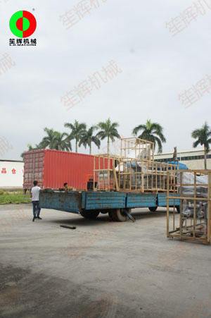 上?？蛻舳ㄖ频臏u流洗菜機(jī)及相關(guān)生產(chǎn)線組合設(shè)備發(fā)貨了...