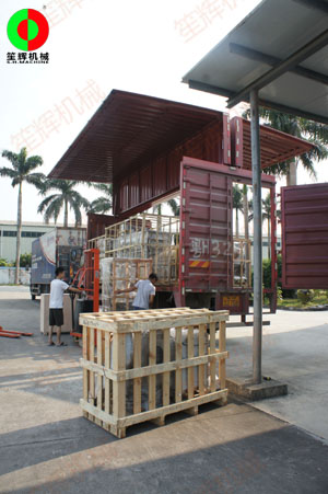 一批蔬果加工處理設(shè)備順利裝車出貨，目的地山東