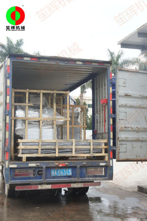 客戶訂購(gòu)的切菜機(jī)及洗菜機(jī)裝車出貨了!