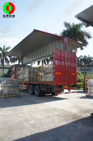 客戶四套渦流洗菜機組順利完工裝車出貨！