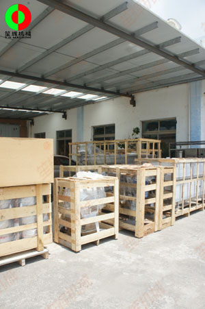 一批蔬果加工處理設(shè)備準(zhǔn)備裝車(chē)發(fā)貨，交付客戶！