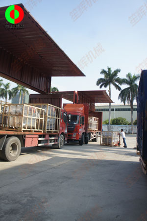 天氣晴好,三輛貨車靜待裝車出貨！