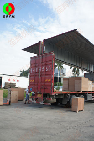 海外訂單逐步回暖,客戶大批蔬果處理加工設(shè)備裝車發(fā)往海關(guān)出貨！