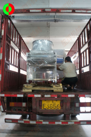 大雨影響發(fā)貨，貨車直接開進廠房裝車也必須按期交付客戶！