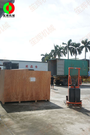 大型洗菜設(shè)備裝柜發(fā)往海外客戶！