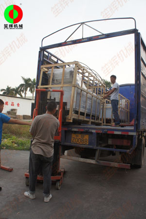 蔬果清洗機(jī)等一批食品加工機(jī)械裝車出貨！
