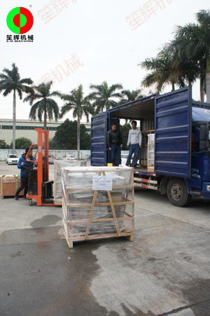 魚蝦采肉機和一批蔬果類食品加工處理機械裝車出貨！