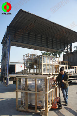 天清氣朗，一批果蔬清洗機元旦假期前加緊裝車交付客戶！