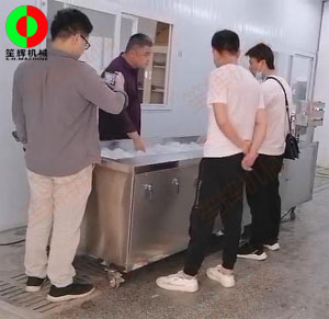 蔬菜清洗設(shè)備送達(dá)客戶現(xiàn)場(chǎng),并考察其后續(xù)改造項(xiàng)目設(shè)備需求！