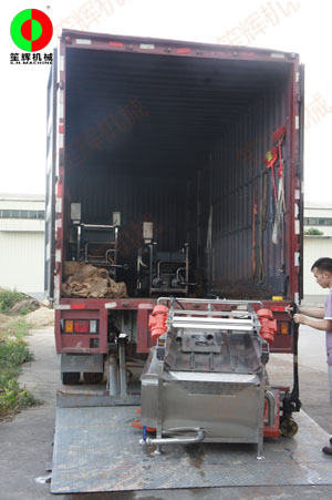 客戶(hù)物流自提多套渦流洗菜機(jī)組,裝車(chē)發(fā)貨！