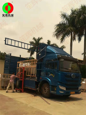 客戶(hù)訂購(gòu)的多臺(tái)氣泡洗菜機(jī)裝車(chē)發(fā)貨，按期交付！