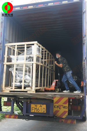 廣州客戶隨車自提現(xiàn)貨渦流洗菜機組！