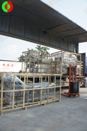 某地經(jīng)銷商定購的無損洗菜機(jī)、氣泡洗菜機(jī)及渦流清洗線由兩部專車發(fā)貨！