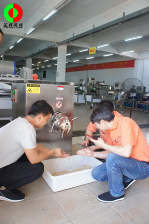 凍肉絞肉機嘗試處理牛筋，客戶滿意物料加工效果！