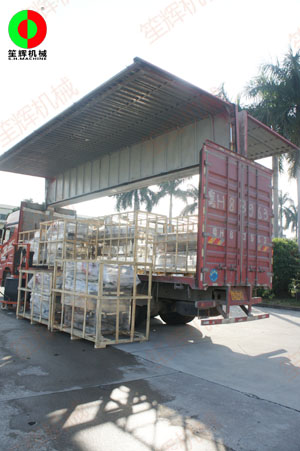 打蒜泥機(jī)及洗菜機(jī)裝車發(fā)貨！