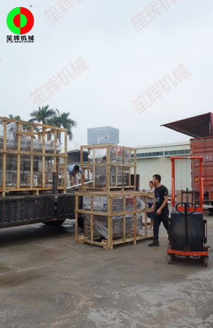 提升輸送機、渦流洗菜機、毛刷清洗去皮機等設(shè)備交付客戶！