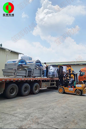 客戶訂購的智能渦流清洗線裝車出貨！